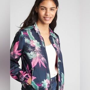 NWT Gap Reversible Bomber 🌸